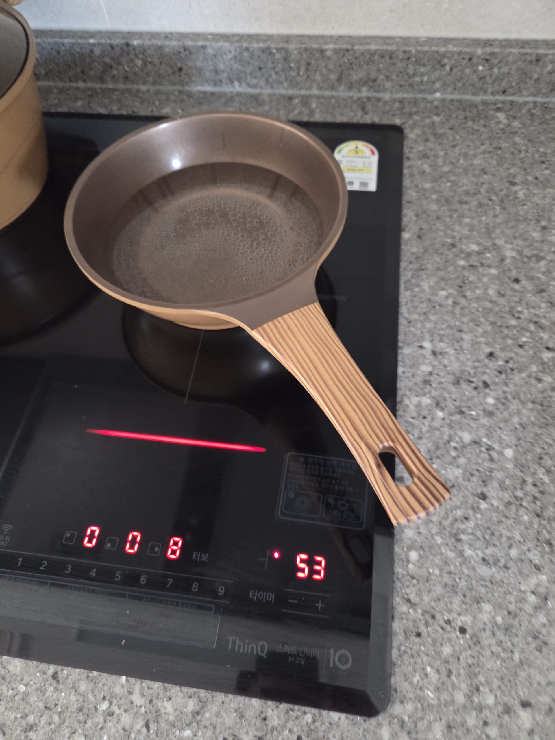 LG 인덕션 조작부, 화력 8단과 타이머 53분이 표시된 화면